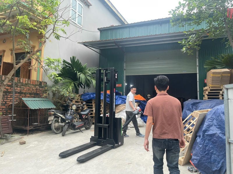 Kho lạnh nhỏ dưới 1,000 m2 thường phù hợp xe nâng tay điện thấp, tải trọng
